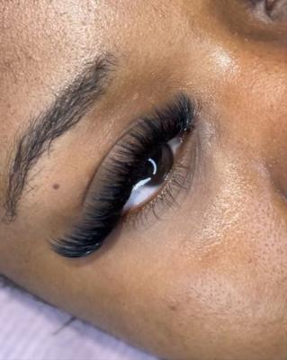 Durable Cat eye lash installation 
